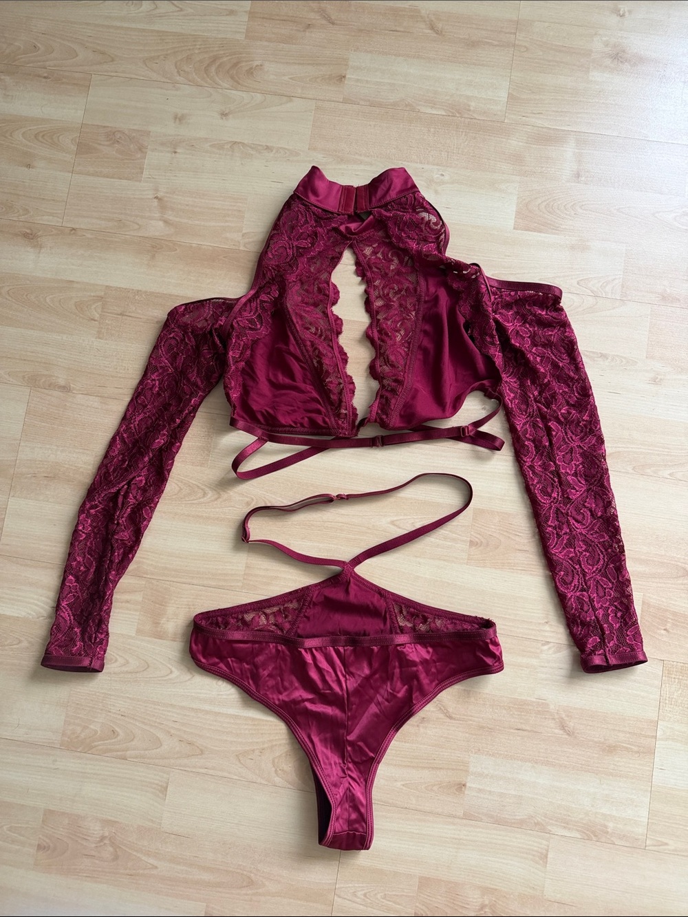 Frederick's of Hollywood Zayna Satin Lace 2-Pc Lingerie Set Burgundy Small - Picture 5 of 5
